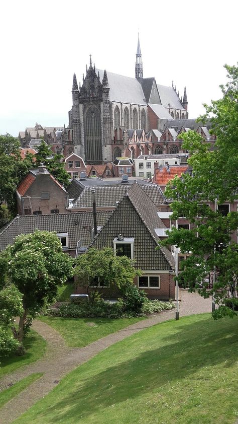 Leiden Leiden Netherlands, South Holland, Medieval Architecture, Bali Island, Beautiful Sites, College Campus, Beautiful Sights, Colleges And Universities, Rotterdam