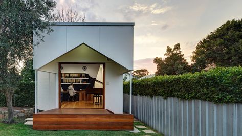 Newcastle music studio by M3 Architecture Backyard Music Studio, Studio Exterior, Home Recording Studio Setup, Studio Cabin, Studio Shed, Studio Build, Music Studio Room, Backyard Studio, Contemporary Exterior