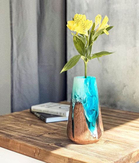 Resin In Wood, Wooden Vanity Unit, Natural Wood Crafts, Craft Project Ideas, Fireplace Set, Wood Craft Projects, Wooden Vanity, Wood Vase, Epoxy Resin Art