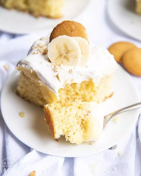 Banana Pudding Poke Cake – Like Mother, Like Daughter Cream Poke Cake, Banana Cake Recipe Easy, Instant Banana Pudding, Banana Pudding Poke Cake, Pudding Poke Cake, Cake Mix Ingredients, Banana Pudding Cake, Banana Dessert Recipes, Best Banana Pudding