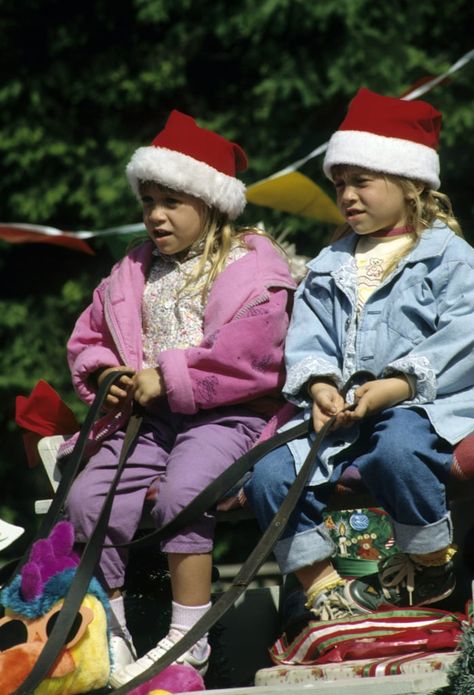 To Grandmothers House We Go, Mary Kate And Ashley Olsen, Ashley Mary Kate Olsen, Mary Kate And Ashley, Twin Halloween, Olsen Sister, Grandmother House, Kate Olsen, Light Wash Denim Jacket