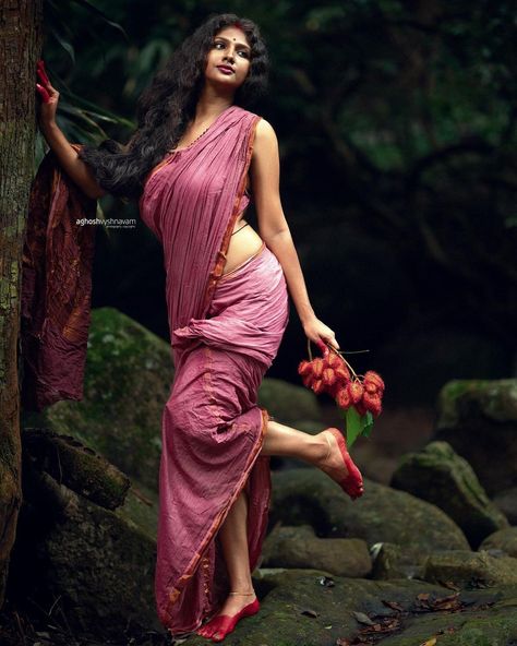 Indian Fashion Photography, Saree Photography, Indian Photoshoot, Photography Basics, Beautiful Photoshoot, Beautiful Dresses Short, Fashion Photography Poses, Indian Aesthetic, Hottie Women