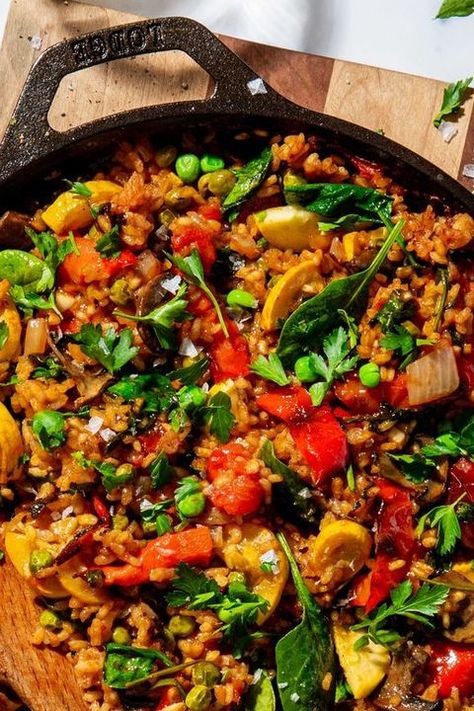 Vegetarian Easter Dinner, Fancy Vegetarian Dinner, Easy Fast Dinner, Vegetarian Easter Recipes, Veggie Paella, Vegetarian Easter, Easy Fast Dinner Recipes, White Pizza Recipes, Pasta Primavera Recipe