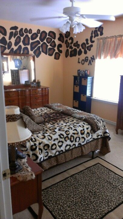 LOVE!! Animal Print Bedroom Decor, Cheetah Print Bedroom, Leopard Furniture, Cheetah Tattoos, Cheetah Bedroom, Leopard Print Bedroom, Zebra Print Bedroom, Animal Print Bedroom, Animal Print Rooms