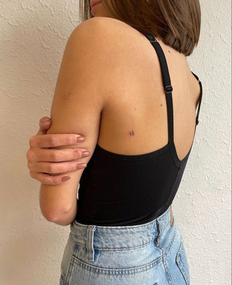 Number Tattoo On Back, Back Stamp Tattoo, Number Tattoo Placement Ideas, Number Back Tattoo, Small Number Tattoo Placement, Tattoo Numbers Ideas, Fine Line Number Tattoo, Mini Back Tattoo, Tiny Number Tattoo