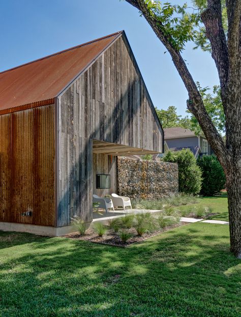 'casa linder' is a simple, sculptural building composed as a sustainable, durable, energy-efficient, low-maintenance, and cost-effective family residence. Renovation Facade, Prairie Homestead, Prairie Design, Wood Architecture, Modern Fence, Wood Siding, Modern Barn, Backyard Fences, Corten Steel