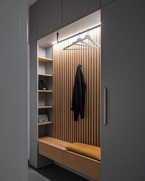 Vstupná Hala, Design Ložnic, Hallway Closet, Entrance Furniture, Home Hall Design, Mudroom Design, Hallway Designs, Foyer Design, Salon Interior Design