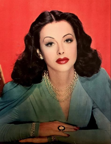 Halloween Pin Up, 40s Hairstyles, Hedy Lamarr, Vintage Hollywood Glamour, Retro Makeup, Old Hollywood Movies, Vintage Black Glamour, Old Hollywood Stars, Vintage Inspired Jewelry