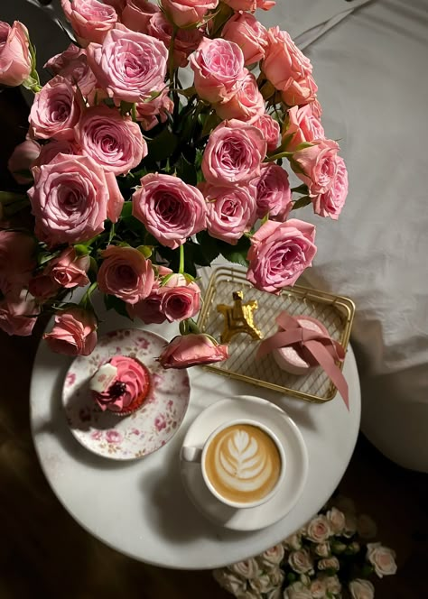 ‌ ‌‌ ‌ 𝖡𝖾𝗅𝗅𝖾 𝗌𝗐𝗂𝗋 on Twitter: "27 May 🌸🤍🤍..… " Coffee Barista Art, Flowers And Coffee, Coffee And Flowers, Minions Wallpaper, Hand Photography, Coffee Barista, Coffee Flower, Good Morning Friends Images, Profile Pictures Instagram