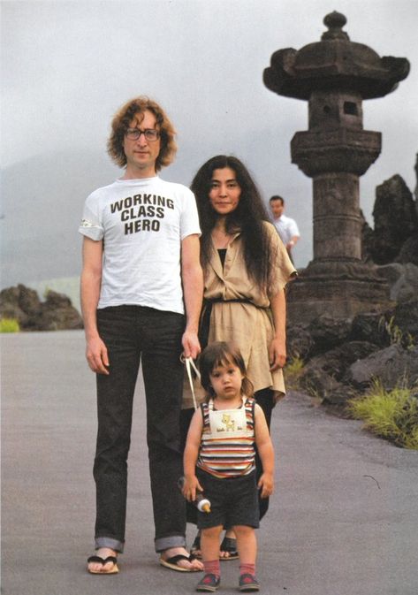 70s Poses, Hippie Couple, John Lennon Yoko Ono, Sean Lennon, John Lennon And Yoko, John Lennon Beatles, Robert Burns, 70s Shirts, Yoko Ono