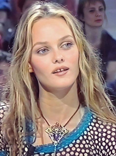 00s Hair, Lindsey Wixon, Instagram Queen, 90’s Aesthetic, French Cinema, Vanessa Paradis, Lily Rose Depp, Body Electric, Naturally Beautiful