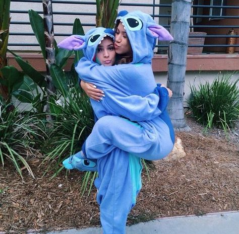 Best Friend Fotos, Ty A Ja, Kandi Rave, Foto Best Friend, Funny Vine, Bff Pics, Friend Costumes, Nightlife Party, Lilo Und Stitch