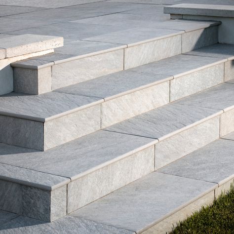 Interlock Steps Backyard, Concrete Patio Stairs, Interlock Steps, La Backyard, Pavers Steps, Retaining Wall Steps, Pavers Design, Paver Steps, Patio Stairs