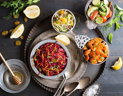 Moroccan Salads, Zucchini And Tomato, Salad Recipes Low Carb, Moroccan Salad, Eat Your Vegetables, Meals For Four, Moroccan Dishes, Low Carb Salad, Carrot Salad