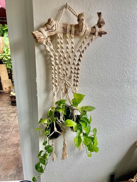 Diy Macrame Tutorial, Diy Wall Hanging Yarn, Pola Macrame, Plant Hanger Macrame, Free Macrame Patterns, Macrame Plant Hanger Tutorial, Macrame Plant Hanger Patterns, Macrame Owl, Diy Macrame Plant Hanger