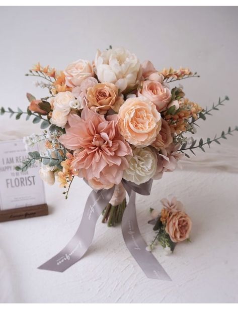 Peach And Blush Bouquet, Pink And Peach Wedding Bouquet, Bride Bouquets Wild Flowers, Apricot Wedding Theme, Pink And Peach Wedding Flowers, Wedding Flower Bouquets Bridal, Peach Flowers Wedding, Wedding Flowers Peach, Dahlia Bridal Bouquet