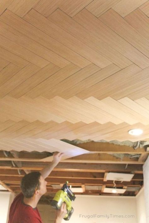 Herringbone Ceiling, Ceiling Basement, Plywood Ceiling, Basement Ceiling Ideas, Decor Ceiling, Look Wallpaper, Diy Basement, Basement Makeover, Small Basements