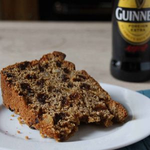 Porter Cake, Recipes of County Mayo in the West of Ireland | mayo-ireland.ie Porter Cake, Irish Scones, Irish Desserts, Dessert Spread, Chocolate Mousse Recipe, Bread And Butter Pudding, Desserts Menu, Mousse Recipes, Irish Recipes