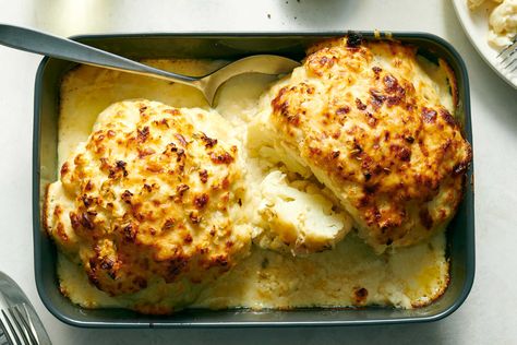 Cauliflower Cheese Recipe Party Food For A Crowd, Dinner Party Food, Cheese Sauce Recipe, Cauliflower Cheese, Dinner Party Menu, Vegetarian Entrees, Hot Pepper Sauce, Nyt Cooking, Cheese Topping