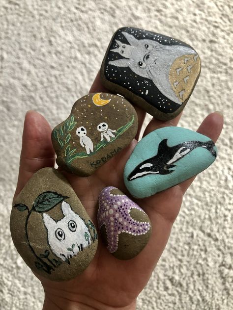 Decorated Rocks, Goblincore Diy, Makeup Items, Cute Diys, Rock Painting Art, Clay Projects, Stone Art, Creative Crafts, Stone Painting