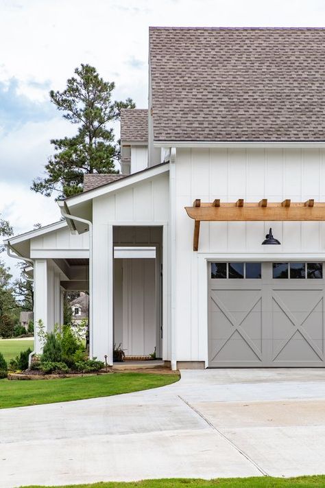 White Farmhouse Garage Doors, White House Brown Garage Door, Greige Garage Door, White House Grey Garage Door, Garage Doors Modern Farmhouse, Garage Door On White House, White Ranch Exterior, Garage Doors On White House, Garage Door Colors With White House