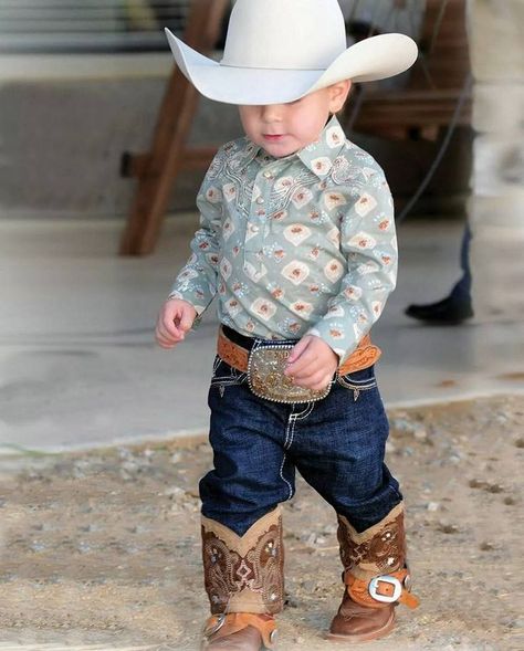 cute Newborn Cowboy, Country Babies, Cowboy Baby Clothes, Toddler Cowboy Boots, Cowboy Clothes, Clothes Country, Country Baby Boy, Cowboy Photography, Cattle Barn