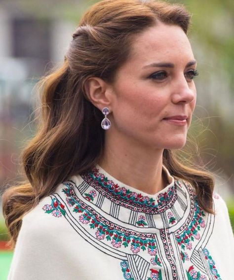 Kate Middleton At Pippa Wedding, Hairstyles Kate Middleton, Princess Kate Wedding Hair, Hairstyle Kate Middleton, Kate Middleton Side Part, Princess Kate Hairstyles, Kate Middleton Wedding Hair, Kate Middleton Hairstyle, Kate Middleton Updo