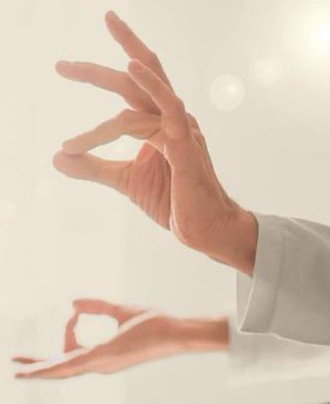 It's Monday, therefore we Mudra🧘‍♀️ 🌞Let's talk about the "Sun Gesture" of Surya Mudra. This is a powerful hand gesture in yoga and meditation practices. Rooted in ancient traditions, this mudra is associated with the sun's energy and is believed to ignite inner vitality and warmth. 👉Here's how to practice: 1️⃣Begin by sitting in a comfortable position with your spine straight, allowing your body to relax and your mind to settle. 2️⃣Bring your ring finger to the base of your thumb on both ... Surya Mudra, Yoga Mudras, Yoga Photoshoot, Office Lobby, Deep Breaths, The Sun Rises, Hand Gesture, Thankful Heart, Sun Rises