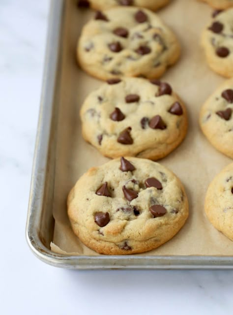 Light And Cakey Chocolate Chip Cookies, Cho Late Chip Cookies, Cake Flour Recipe Cookies, Chocolate Chip Cookies Pillsbury, Chocochips Cookies, Soft Chocolate Chip Cookie Recipe, Pillsbury Chocolate Chip Cookies, Cookie Recipes Oatmeal, Bakery Style Chocolate Chip Cookies