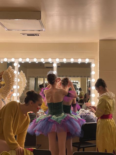 Ballet Aesthetic Backstage, Dance Backstage Aesthetic, Dancer Lifestyle, Ballet Pictures, Ballet Beauty, Dance Dreams, Ballet Inspiration, Ballet Core, Ballet Theater