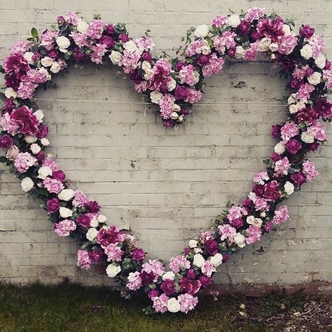 Winter Wedding Arch, Sweet 16 Decorations, Wedding Entrance Decor, Flower Bouquet Diy, Wedding Entrance, Photo Booth Frame, Valentine Photography, Love Shape, Giant Flowers