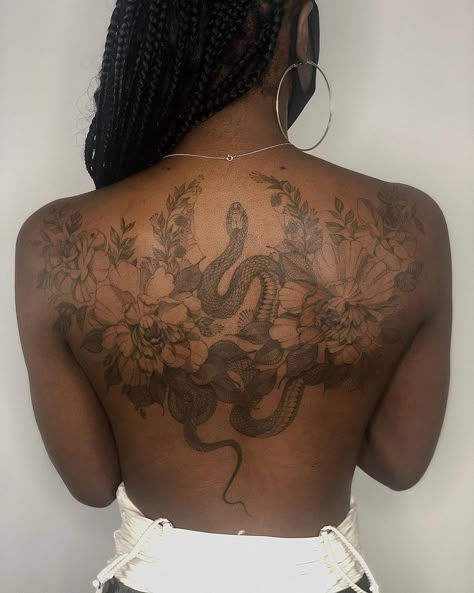 Inked on Twitter: "Beautiful back piece by IG: @anka.tattoo 🐍… " Dr Tattoo, Beautiful Back Tattoos, Dark Skin Tattoo, Tattoo Snake, Hip Thigh Tattoos, Girl Back Tattoos, Black Girls With Tattoos, 4 Tattoo, Spine Tattoos For Women