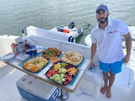 Guys Fishing Trip Food, Boat Ride Food Ideas, Boat Bbq Ideas, Dinner On The Boat, Boating Snacks Pontoon, Food For Boating Snacks Ideas, Snacks For On The Boat, Brunch On A Boat, Boat Friendly Food