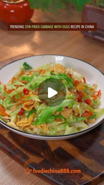 Vegetarian Cabbage Recipes, Asian Stir Fry Vegetables, Cabbage With Eggs, Stir Fried Cabbage Recipes, Cooking Cabbage, Fried Cabbage Recipes, Vegetable Stir Fry Recipe, Cabbage Stir Fry, Asian Stir Fry