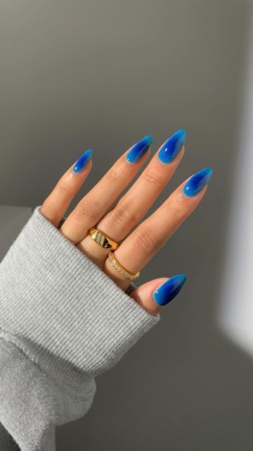 𝗖𝗲𝗿𝗶𝘀𝗲 ♡ on Instagram: "nails of my dreams fr💙 inspired by cute cobalt glassware i saw on pinterest!! sponges are linked on my sf under ‘nail art’*

using @lightslacquer 
• balou
• gumption
• nail art topcoat
code ‘glossytipped’ to save*

@holotaco protective peel
@luvaj rings

*affiliate
_____
#diynails #nailsathome #auranails #gradientnails #nailideas #nailvideos #nailinspo #nailhacks #nailart #satisfyingnails #bluenails #2024nails" Bright Blue Gel Nails, Aura Nails With Sponge, Electric Blue Manicure, Cobalt Blue Nail Polish, Sponge Nails, Cobalt Glassware, Blurple Nail Polish, Dry Nail Polish, Gradient Nails