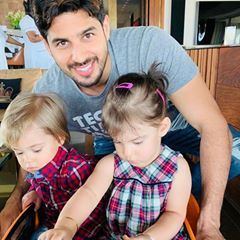 Cutest ride in town ! With my yash n roohi ❤️😘 #munchkins #littlestars @karanjohar Siddarth Malhotra, Siddharth Malothra, Siddharth Malhotra, Brothers Movie, Sidharth Malhotra, Bff Photoshoot Poses, Bff Photoshoot, Karan Johar, Cute Couple Cartoon