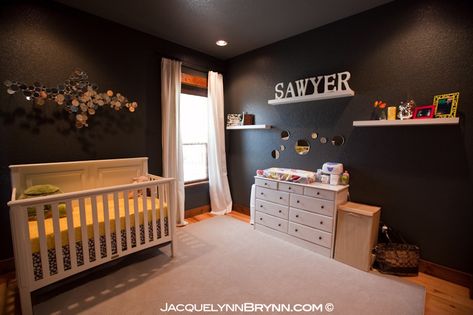 This #modern #nursery looks super chic in #black. Grey Crib Nursery, Purple Baby Rooms, Elephant Nursery Boy, Yellow Crib, Grey Nursery Boy, Grey Crib, Girl Nursery Pink