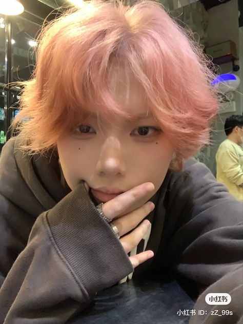 Asian With Pink Hair, Pink Hair Boy Art, Guy With Pink Hair, Pink Hair Men, Boy With Pink Hair, Pink Hair Male, Guys With Pink Hair, Peach Pink Hair, Pink Hair Guy