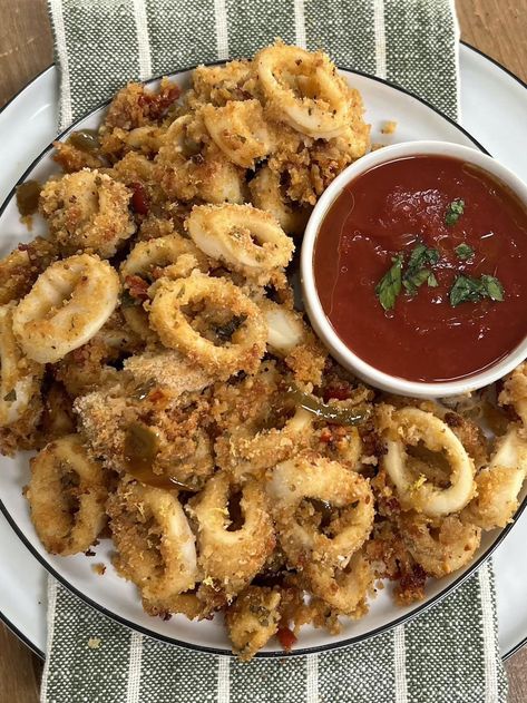 Crispy Baked Calamari (No Frying Required!) Greek Calamari Recipes, Baked Calamari Recipes, Baked Calamari, Cooking Calamari, Antipasto Appetizer, Pickled Cherries, Calamari Recipes, Italian Seafood Recipes, Restaurant App