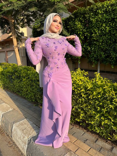 Lavender Soiree Dresses, Blouse Soiree Outfit, Hijab Dresses Soiree, Hijabi Wedding Guest Outfit, Hijabi Dresses Soiree, Christian Veil, Dress Hijab Soiree, Islamic Outfits, Soirée Dresses