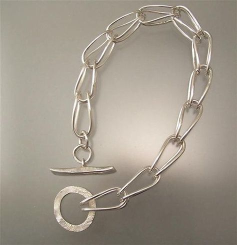 Handmade Silver Chain, Hantverk Diy, Fine Silver Jewelry, Silver Chains, Jewelry Techniques, Silver Chain Bracelet, Silver Jewelry Handmade, A Metal, Silver Bangles