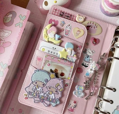 Anime Bad, Игрушки Funko Pop, Cute Journals, Stationary School, Bullet Journal Design Ideas, Cute School Supplies, Hello Kitty Pictures, Kawaii Aesthetic, Cute Stationery