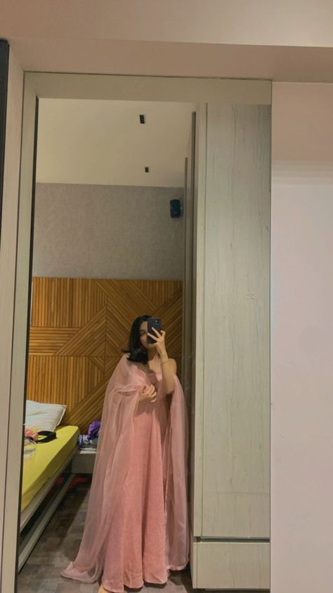 Snapchat Mirror Selfie, Aesthetic Indian Girl, Hide Face Selfie, Fashion For 2023, Girl Hide Face, Sports Cricket, Lehenga Designs Simple, Traditional Indian Dress, Casual Indian Fashion