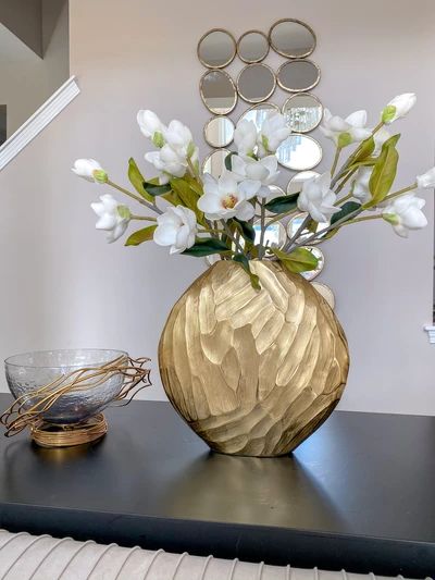 Diy Flower Pots Recycle, Flower Pot Ideas Diy, Pot Stand Ideas, Gold Vase Decor, Plant Pot Stand, Large Glass Vase, Textured Vase, Stand Ideas, Flower Candle Holder