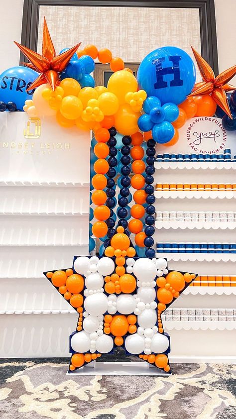 HOUSTON BALLOONS & BACKDROPS | @Younwildandfreidman & @Houstondiamondgirl teamed up to create a HOMERUN Astros event💥⚾️ Check out my story to see the install mockup vs... | Instagram Sports Themed Balloon Arch, Balloon Backdrop, Houston Texans, Sports Theme, Balloon Arch, Balloon Garland, My Story, Mockup, Houston