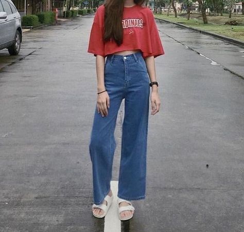 Follow @diiiyyaazzz for more✨ Baggy Jeans Outfit, Jeans Outfit, Vintage Shop, Mix N Match, Baggy Jeans, Short Girls, Jean Outfits, Mom Jeans, Casual Outfits