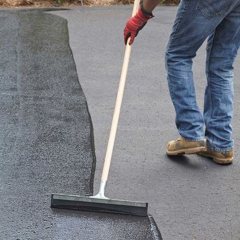 Blacktop Driveway, Driveway Sealing, Asphalt Repair, Diy Driveway, Driveway Repair, Driveway Sealer, Asphalt Driveway, Diy Handyman, Driveway Landscaping