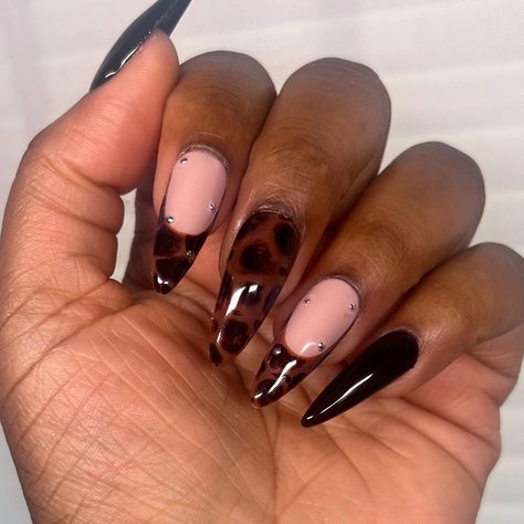 Burgundy Leopard Print Nails, Gray Cheetah Nails, Cute Fall Acrylic Nails Short, Brown Nails With Rhinestones, Simple Nails For Fall, Fall Nail Inspiration Acrylic, Brown And Black Nails, Black Nails Silver, French Tip Nails Fall