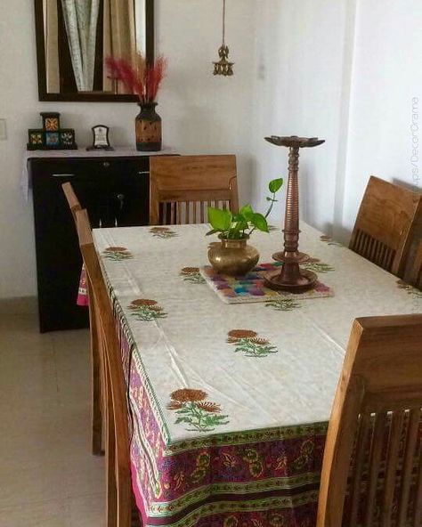 Dinner Table Decorations For Home, Dining Room Decor Indian, Vintage Home Exterior, Dining Table Decor Indian Home, Indian Dining Room Decor, Vintage Furniture Living Room, Indian Dining Room, Indian Dining Table, Chettinad House