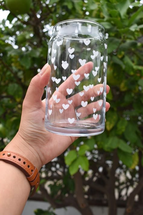 Glass Soda Can Cups, Can Shaped Glasses, Glass Tumbler Design, Glass Cup With Bamboo Lid, Coffee Glass Cup, Painting Glass Jars, Cute Coffee Cups, Diy Glass Bottle Crafts, Pretty Mugs